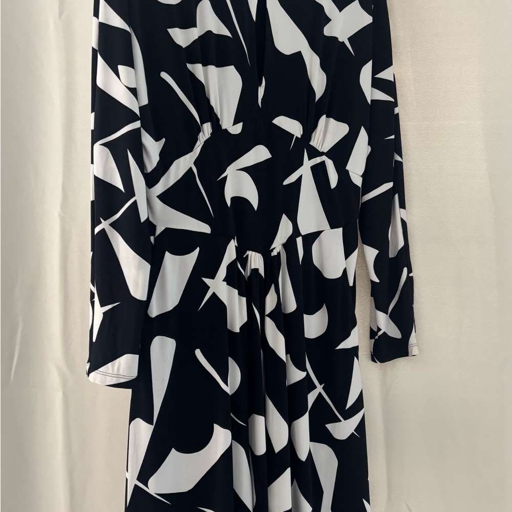 Donna Morgan Elegant Black and White Abstract Dress